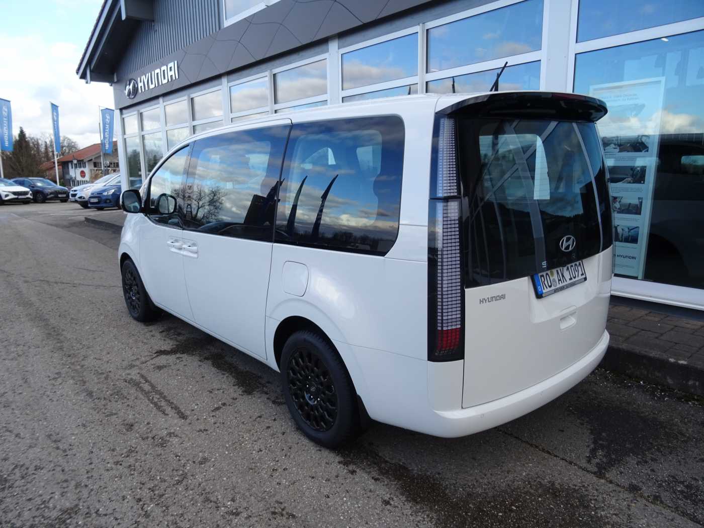 STARIA 1.6 T-GDI Hybrid A/T, TREND 18' Alu, Park-Paket, Easy-Access-Pak 2WD (9-Sitzer),
