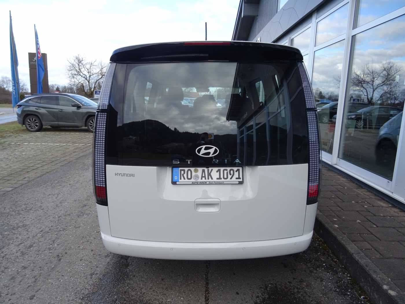 STARIA 1.6 T-GDI Hybrid A/T, TREND 18' Alu, Park-Paket, Easy-Access-Pak 2WD (9-Sitzer),