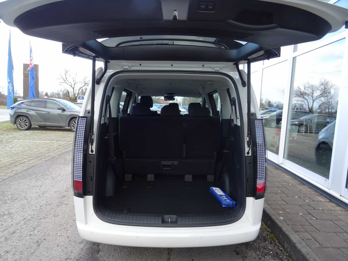 STARIA 1.6 T-GDI Hybrid A/T, TREND 18' Alu, Park-Paket, Easy-Access-Pak 2WD (9-Sitzer),