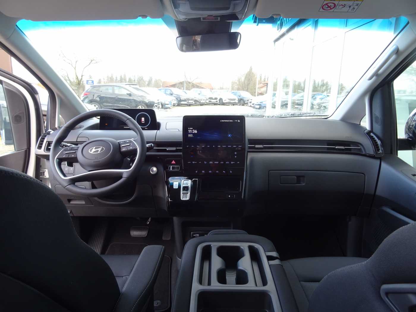 STARIA 1.6 T-GDI Hybrid A/T, TREND 18' Alu, Park-Paket, Easy-Access-Pak 2WD (9-Sitzer),