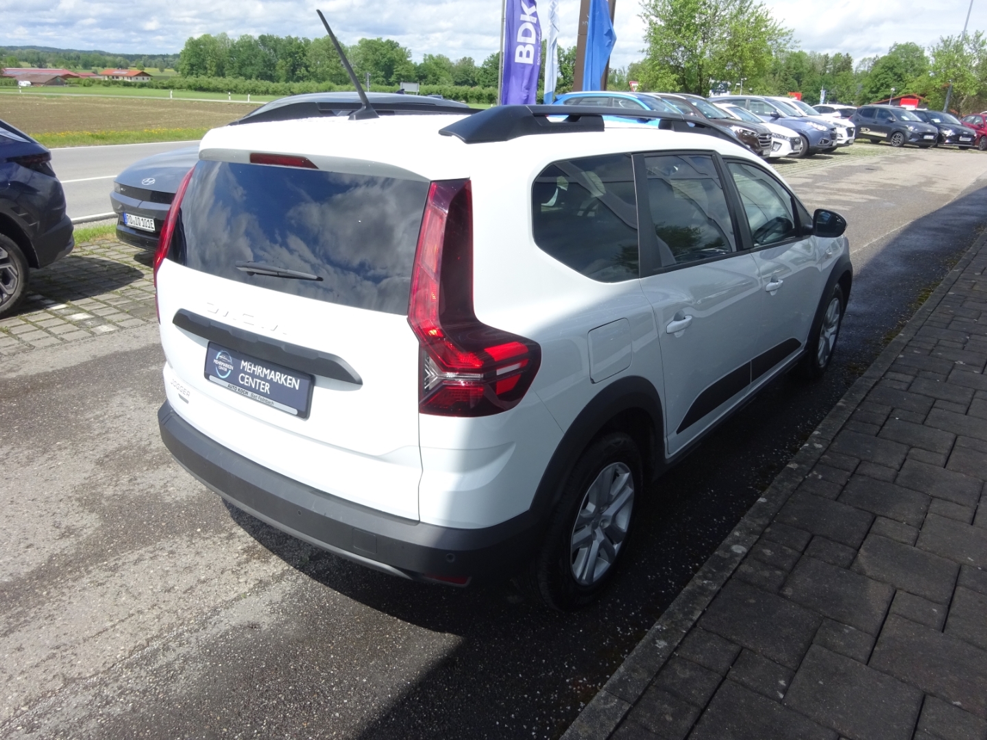 Jogger Expression Digitales Cockpit Apple CarPlay Android Auto Fahrerprofil DAB Notbremsass.
