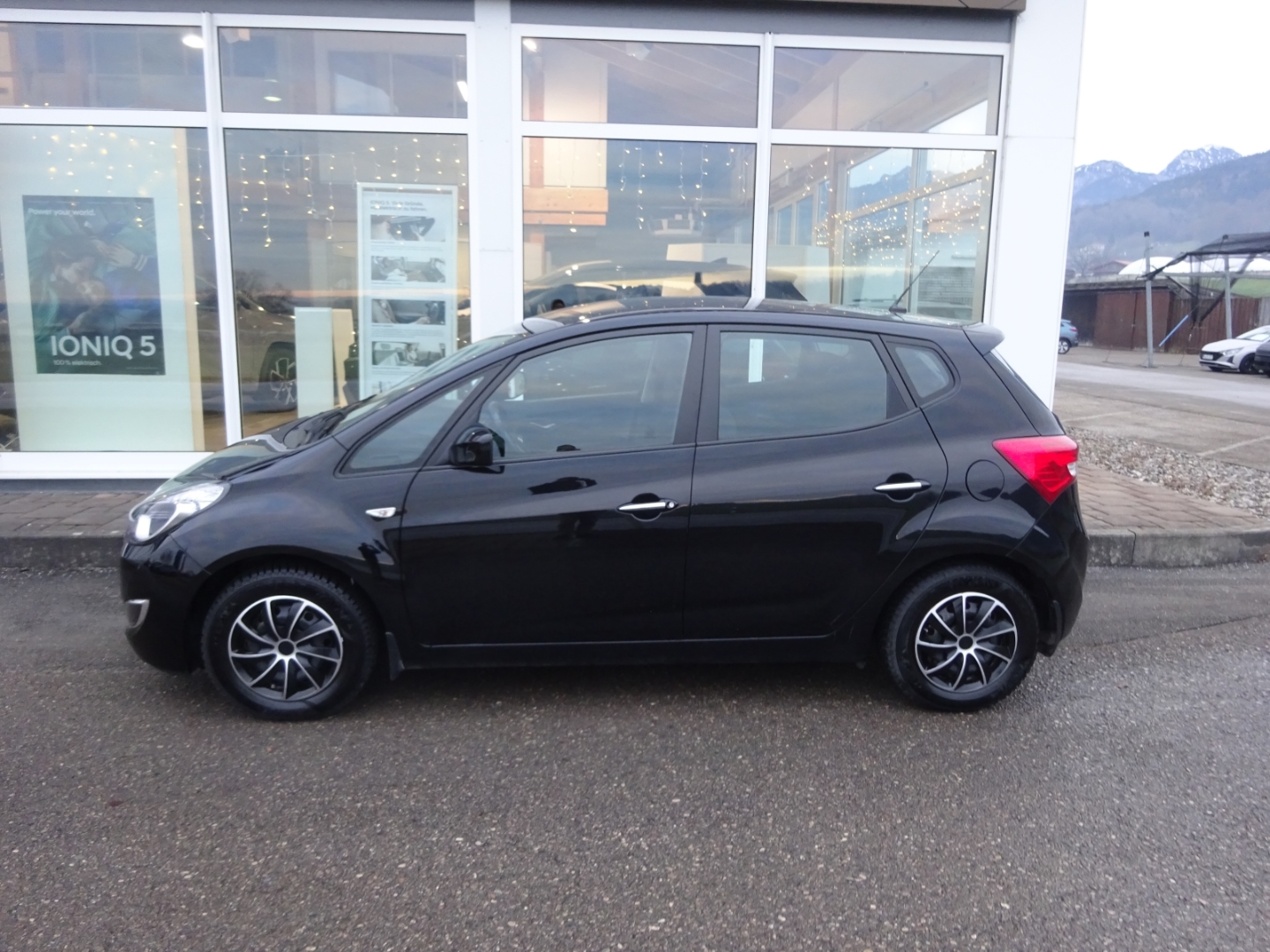 ix20 FL 1.6 Benzin A T (MJ19) Sonderedition Space Plus Navi Klimaautom SHZ LenkradHZG