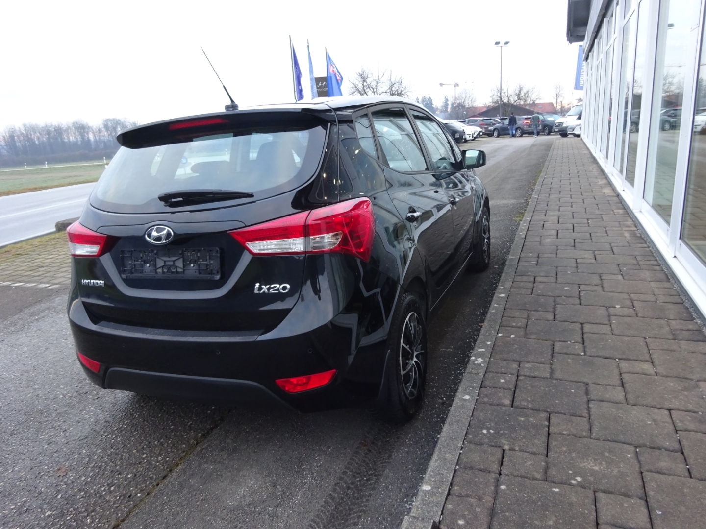 ix20 FL 1.6 Benzin A T (MJ19) Sonderedition Space Plus Navi Klimaautom SHZ LenkradHZG