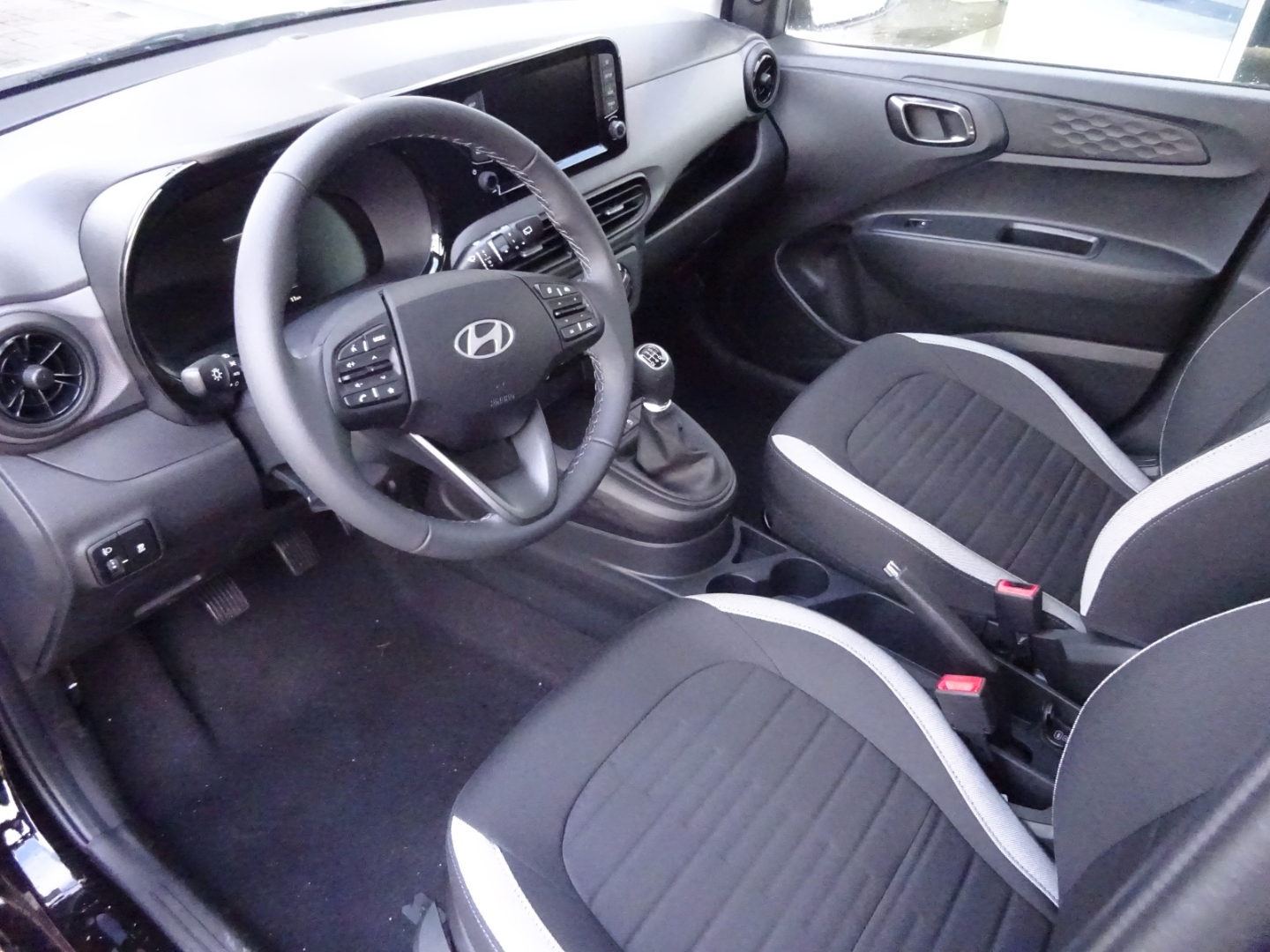 i10 FL (MY25) 1.0 Benzin (63 PS) 5-MT 2WD Select Navi Apple CarPlay Android Auto Musikstreaming