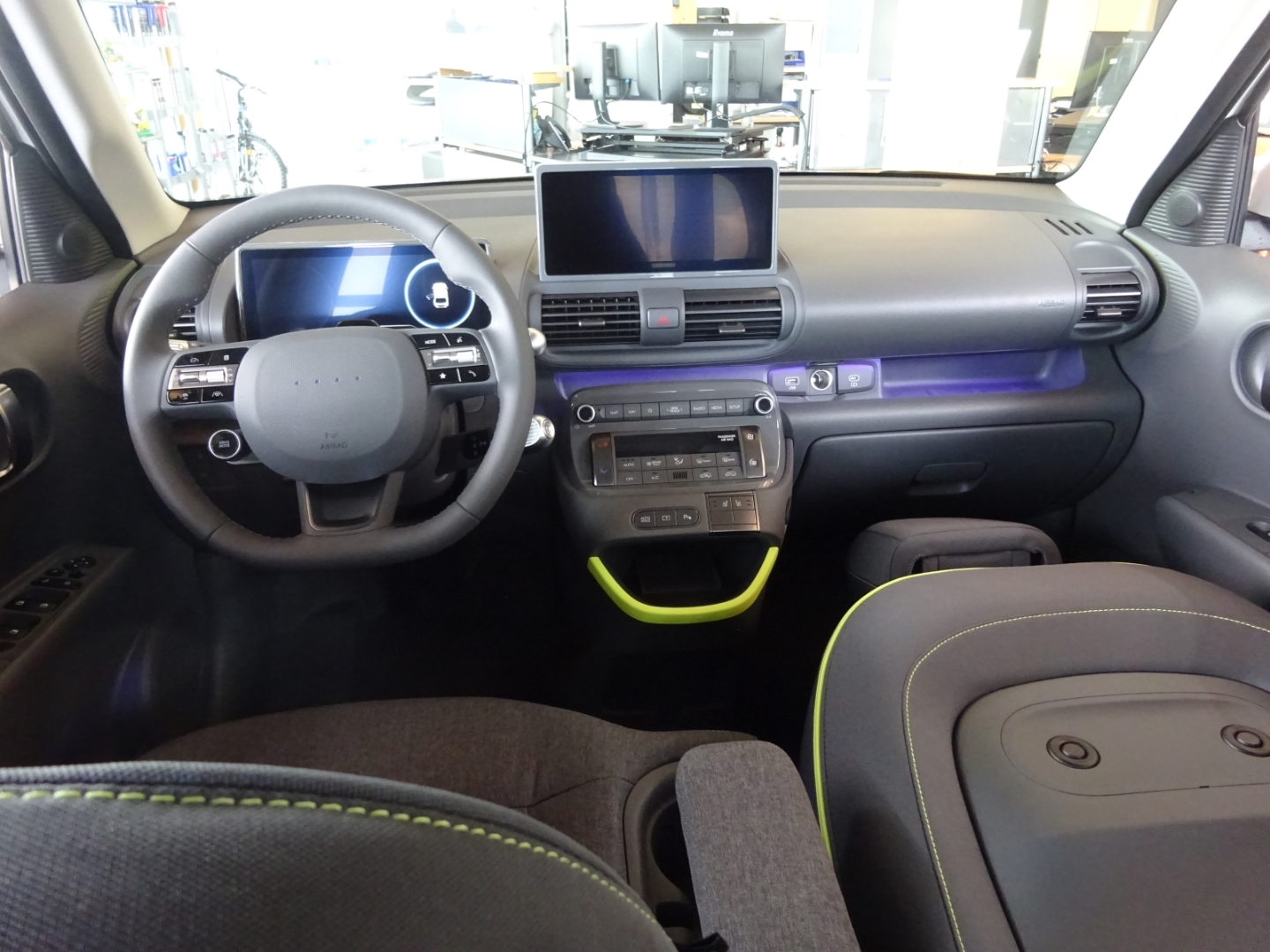 INSTER Elektro 85 kW FWD Cross EV (MY26) 49 kWh (115 PS) 2WD Effizie Navi Digitales Cockpit