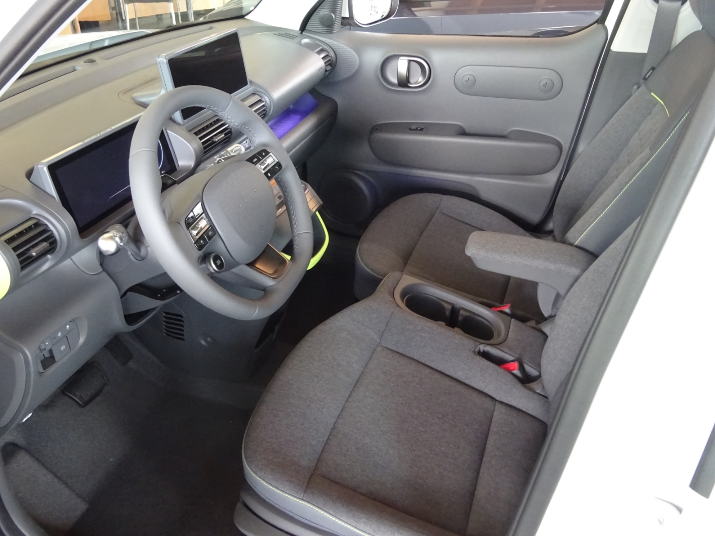 INSTER Elektro 85 kW FWD Cross EV (MY26) 49 kWh (115 PS) 2WD Effizie Navi Digitales Cockpit