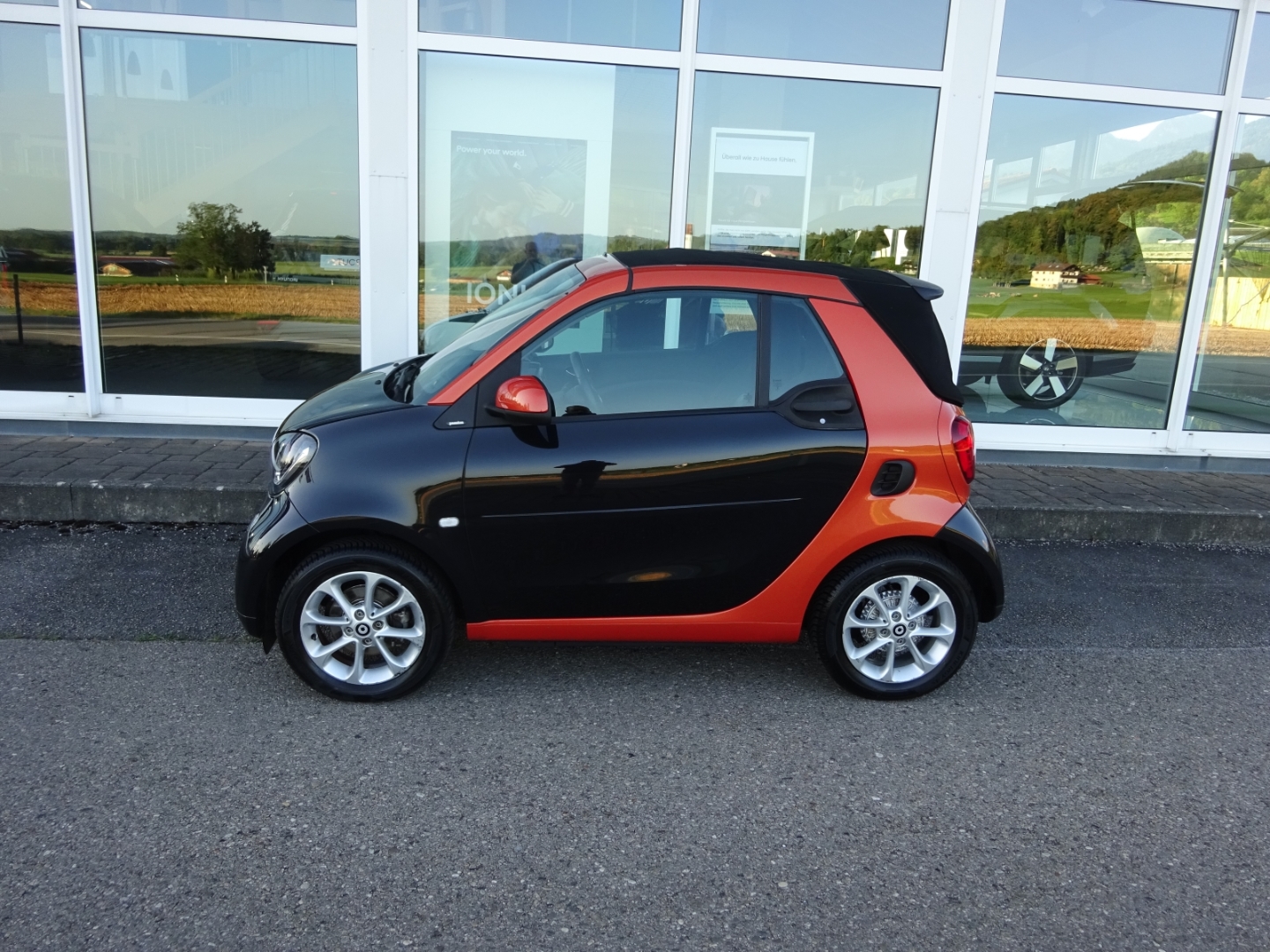 fortwo cabrio Basis 66 kW CABRIO CABR Navi Klimaautom Kom-paket DAB Ambientebeleuchtung
