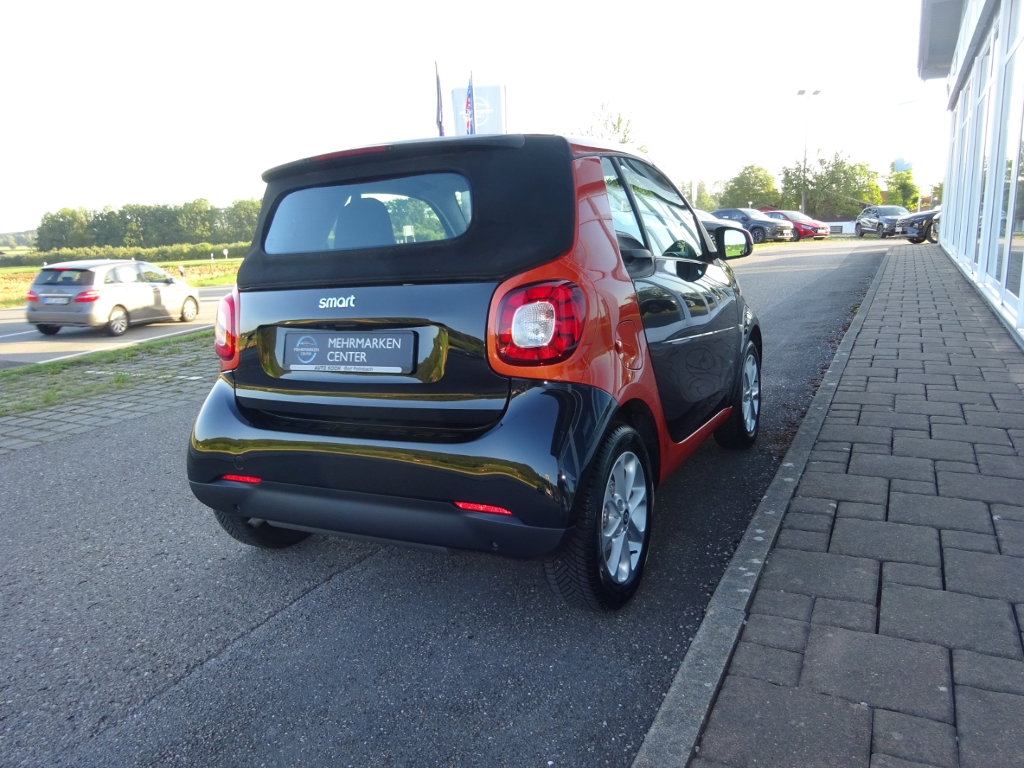 fortwo cabrio Basis 66 kW CABRIO CABR Navi Klimaautom Kom-paket DAB Ambientebeleuchtung