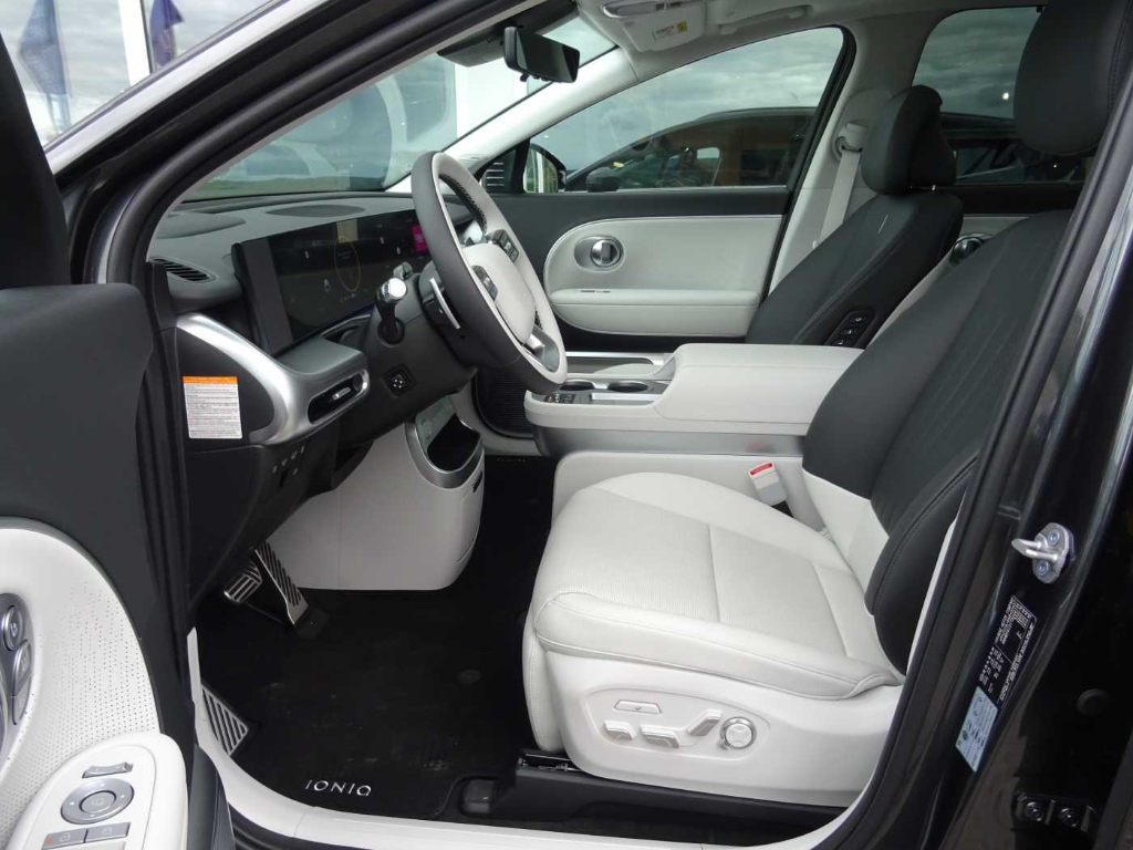 IONIQ 9 Elektro 110 kWh, Uniq 4WD 6-Sitzer